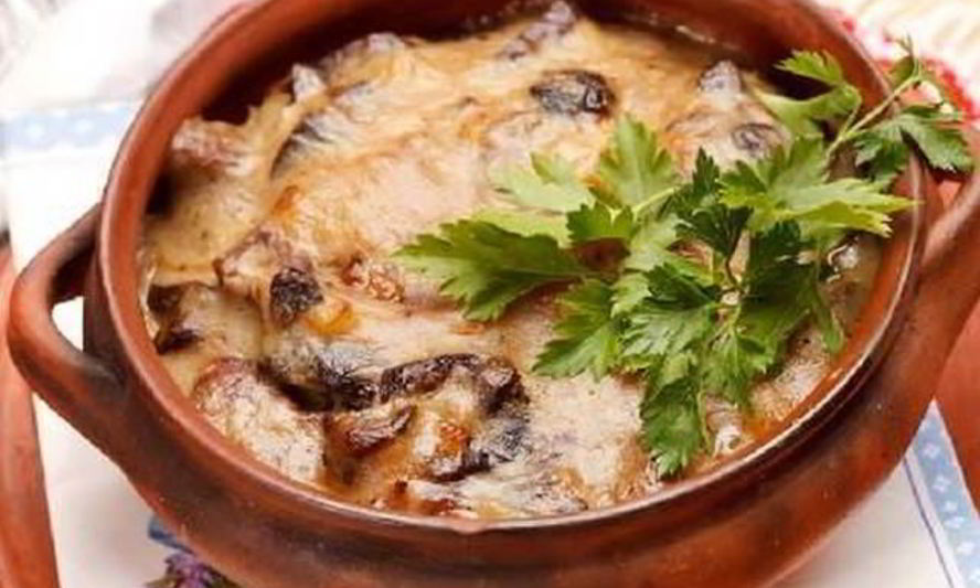 Рецепт свиных медальонов, запеченных с цуккини