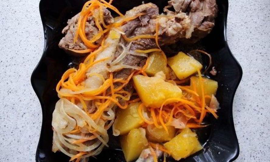 Рецепт свиных ребрышек, тушеных с овощами