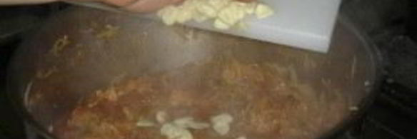 свиные ребрышки, тушеные с овощами