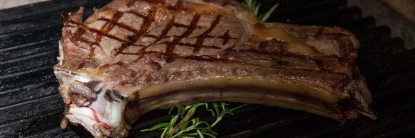 телятина на кости с печеными овощами