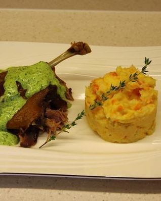 Томленая утка под изумрудным соусом