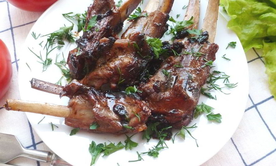 Рецепт томленных бараньих ребер с красным вином