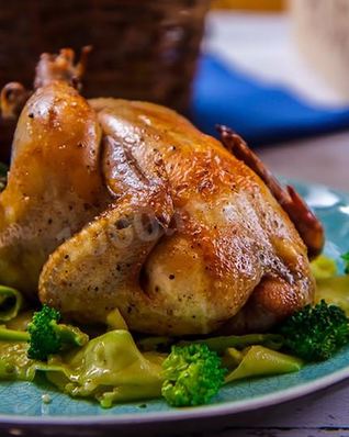 Цыпленок корнишон в духовке целиком