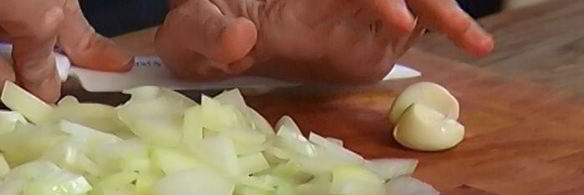 утиные ножки с яблоками, томленные в белом вине