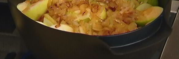 утиные ножки с яблоками, томленные в белом вине