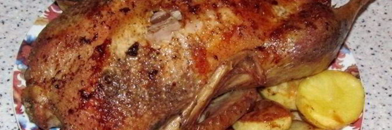 Утка с яблоками в духовке