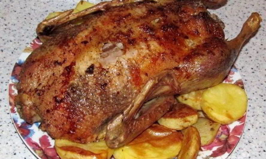 Рецепт утки с яблоками в духовке