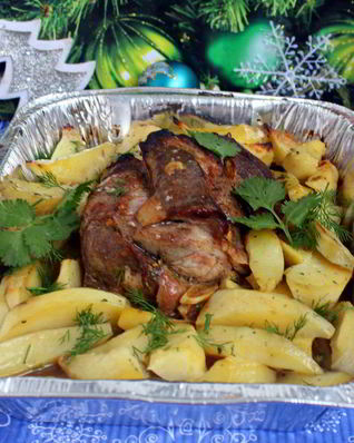 Запеченная свиная шейка с картофелем