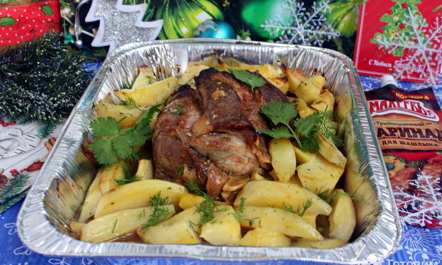 Рецепт запеченной свиной шейки с картофелем