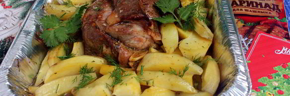 запеченная свиная шейка с картофелем