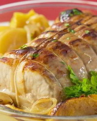 Запеченная свинина с яблоками и картофелем