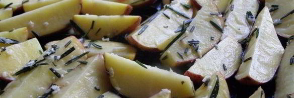ароматный картофель, запеченный с розмарином и чесноком