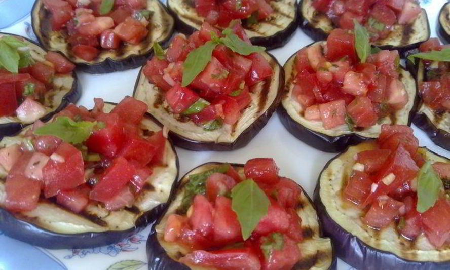 Рецепт баклажанов-гриля с помидорами и мятой