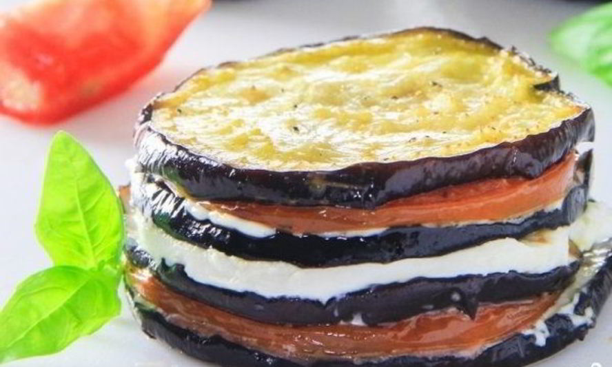 Рецепт баклажанов с моцареллой и помидорами