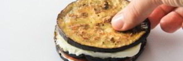 баклажаны с моцареллой и помидорами