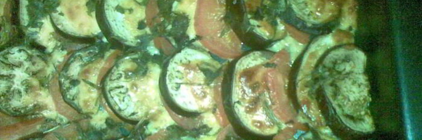 Баклажаны с помидорами и сыром