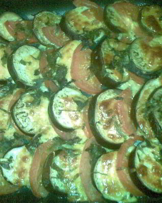 Баклажаны с помидорами и сыром