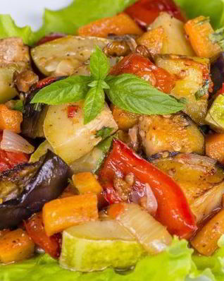 Баклажаны, тушеные с овощами