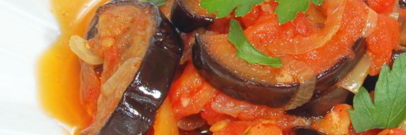 Баклажаны в томатном соусе с чесноком