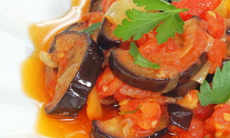 Рецепт баклажанов в томатном соусе с чесноком