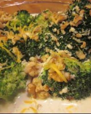 Брокколи, запеченная в сметанном соусе