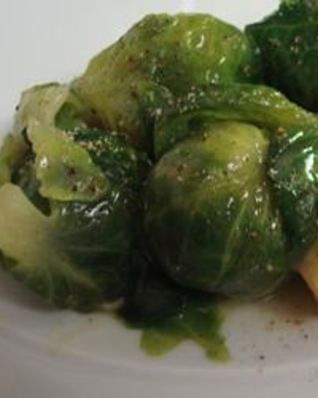 Брюссельская капуста с мускатным орехом
