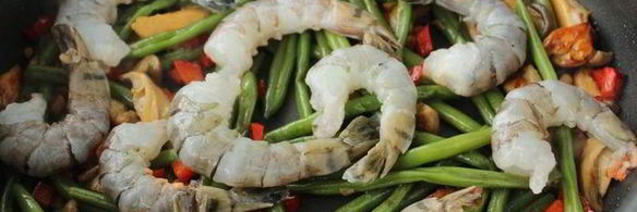 чап-чой с креветками, грибами и стручковой фасолью