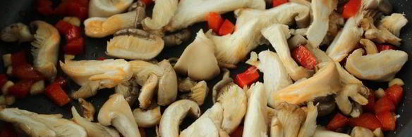 чап-чой с креветками, грибами и стручковой фасолью