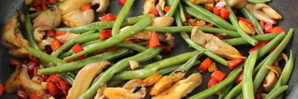 чап-чой с креветками, грибами и стручковой фасолью