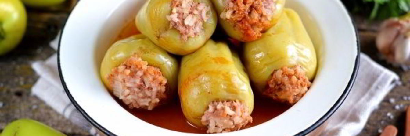 Фаршированный перец с соусом