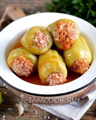 Фаршированный перец с соусом