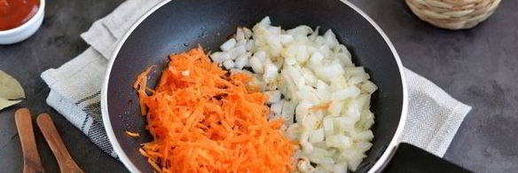 фаршированный перец с соусом