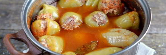 фаршированный перец с соусом