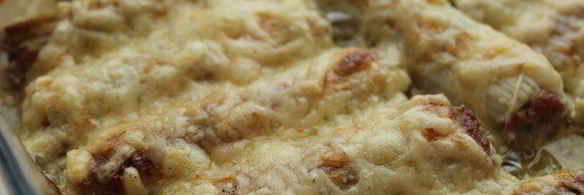 фаршированный порей в сливочном соусе, запеченный под сыром джюгас