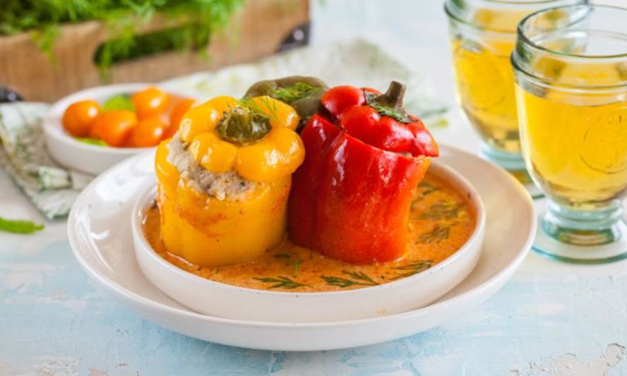 Рецепт фаршированных перцев в сметанном соусе