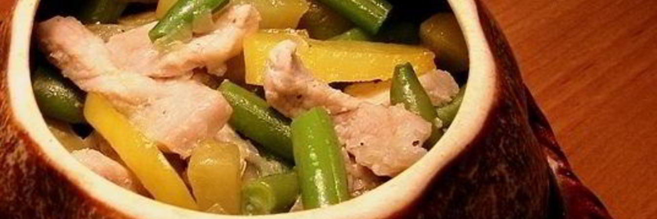 Фасоль стручковая со свининой