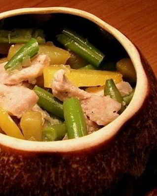 Фасоль стручковая со свининой