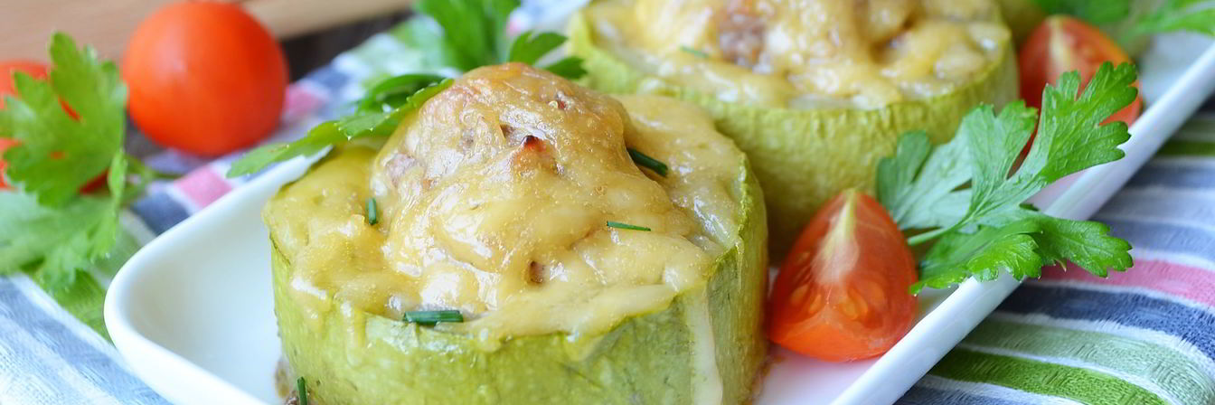 Кабачки, фаршированные индейкой