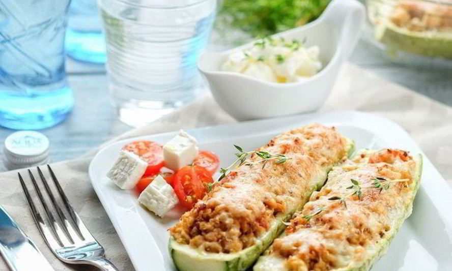 Рецепт кабачков, фаршированных куриным фаршем, овощами и киноа