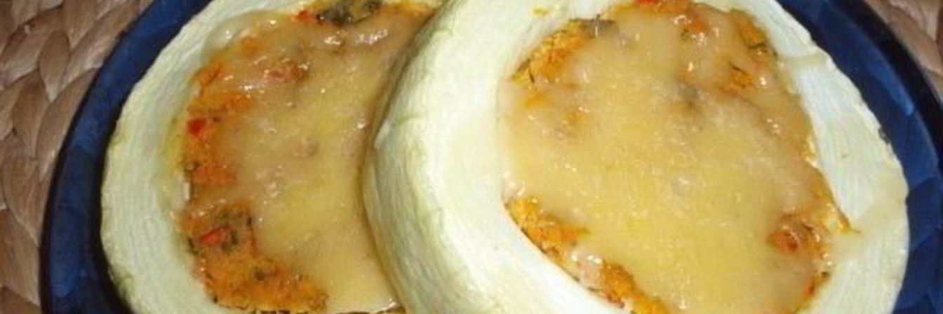 Кабачки, фаршированные овощами