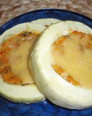 Кабачки, фаршированные овощами