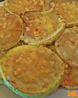 Кабачки жареные с чесноком
