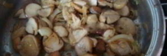 картофель, запеченный с мясом и грибами