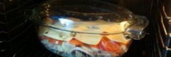 картофель, запеченный с мясом и грибами