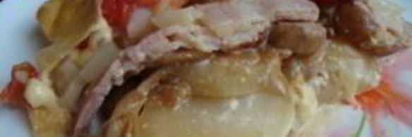 картофель, запеченный с мясом и грибами