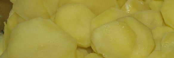 картофель, запеченный с салями