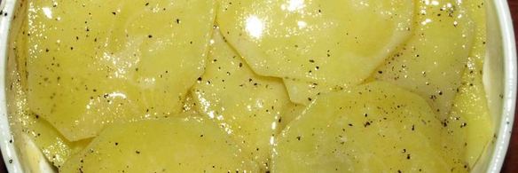 картофель, запеченный с салями