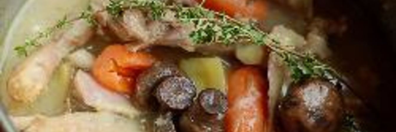 Картошка тушеная с курицей и грибами