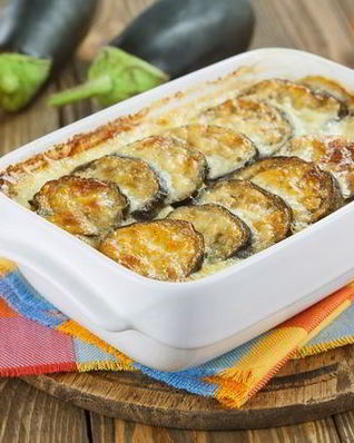 Овощная мусака с яйцами