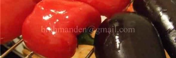 печеные овощи, фаршированные курицей с соусом бешамель и грибами